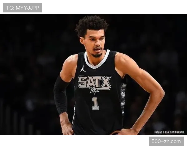 文班亚马场均30+10+5数据 马刺内线核心展现MVP级别影响力